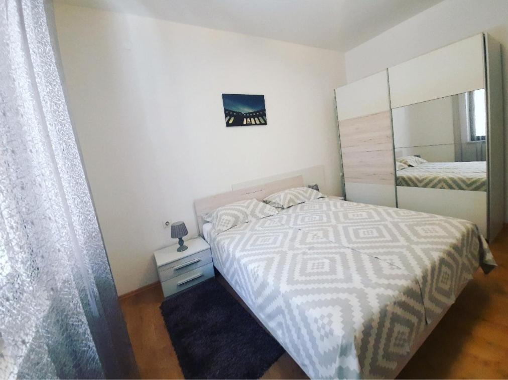 Apartment Nena Near The City Center With Free Parking Pula Dış mekan fotoğraf