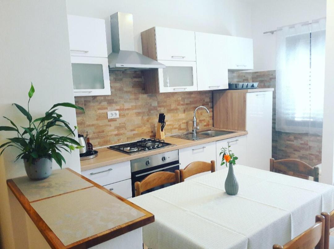 Apartment Nena Near The City Center With Free Parking Pula Dış mekan fotoğraf